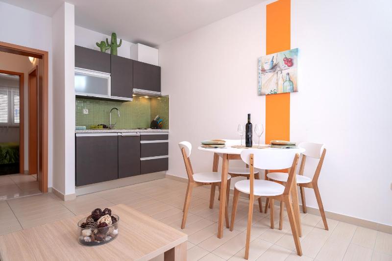 Hektorovic poolside apartments - image 7