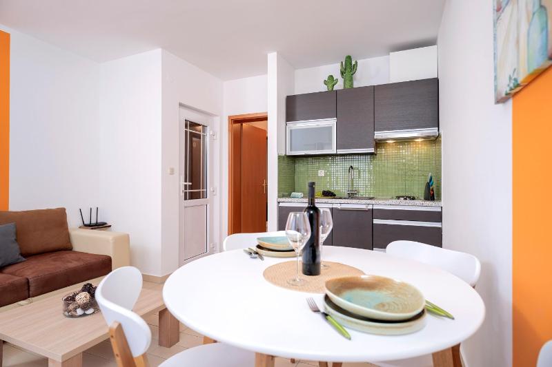 Hektorovic poolside apartments - image 23