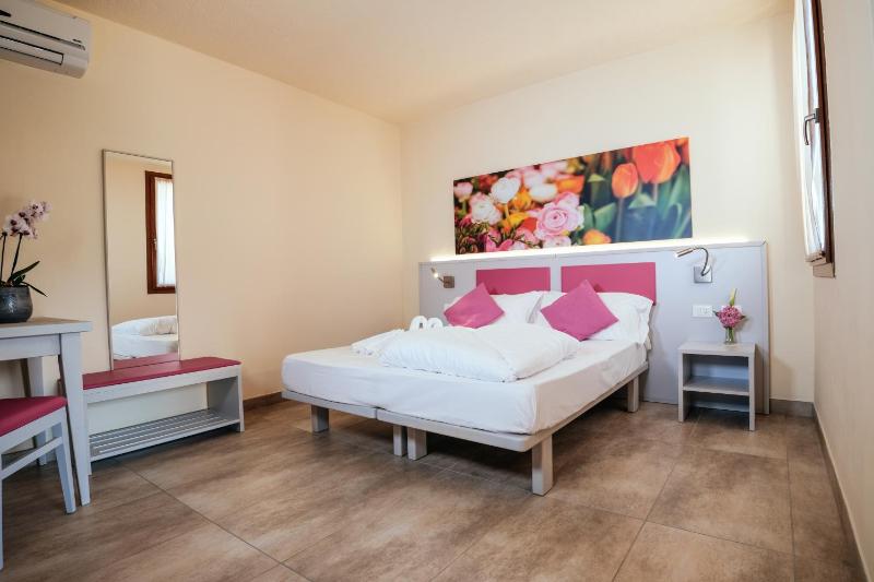 Comfort Double Room with Garden View image 2