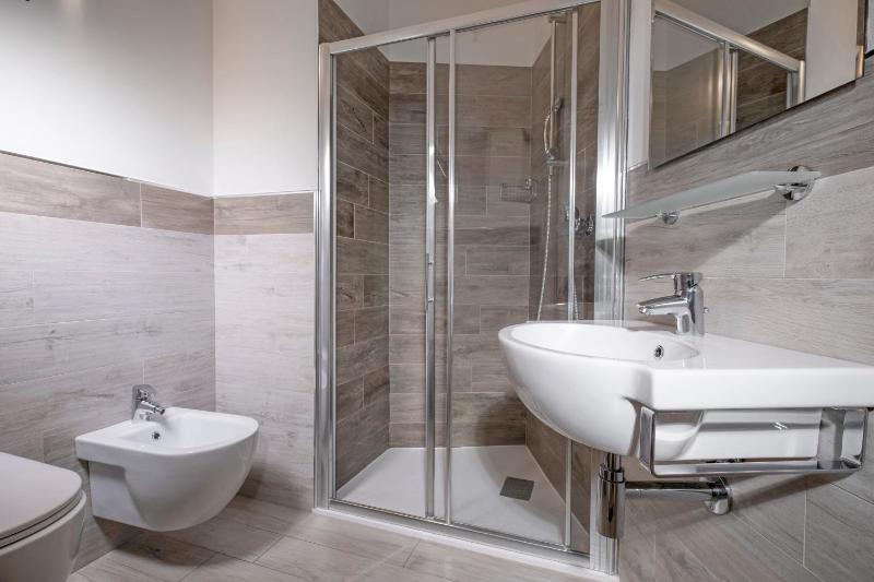 Superior Double Room  with Balcony and Lake View image 2