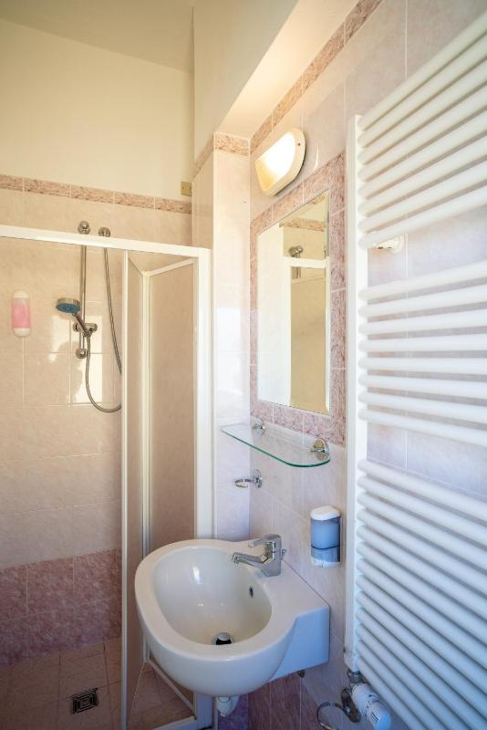 Small Double Room image 3