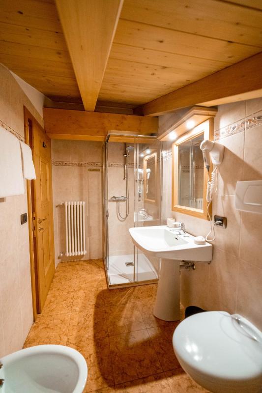 Small Single Room image 3