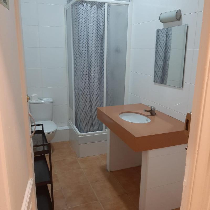 Budget Double Room with Shared Bathroom  image 1