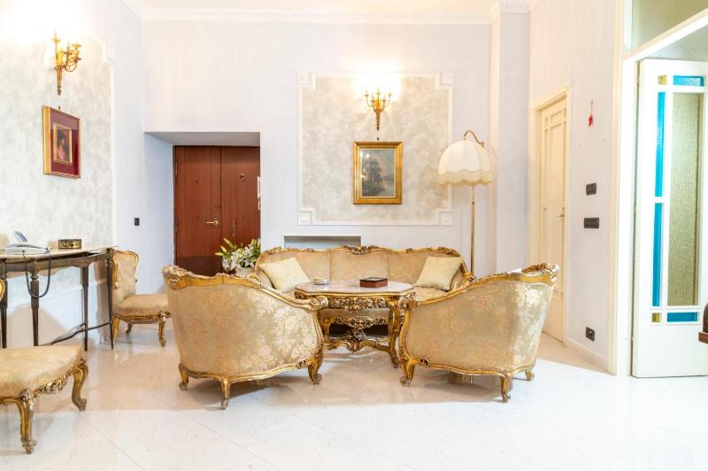 Deluxe apartment with garden in Vomero Images
