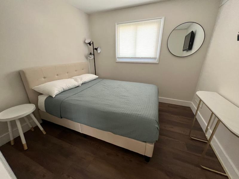 Deluxe Queen Suite image 3