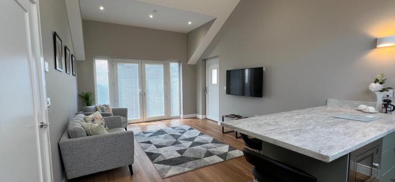 One-Bedroom Apartment image 2