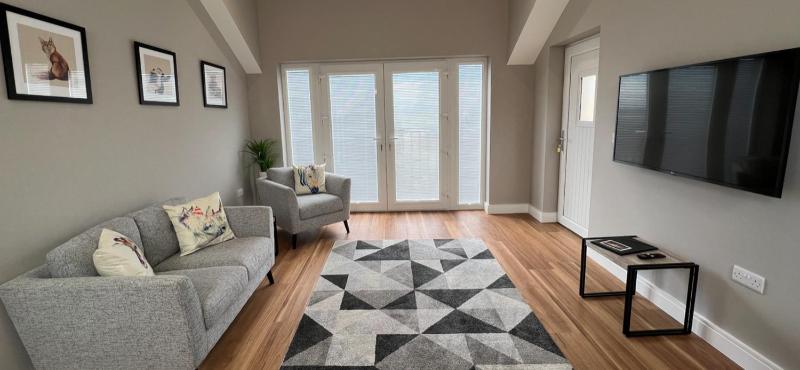 One-Bedroom Apartment image 3