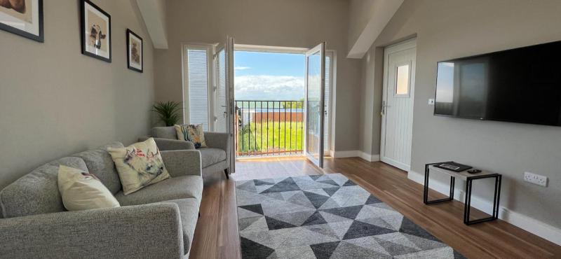 One-Bedroom Apartment image 4