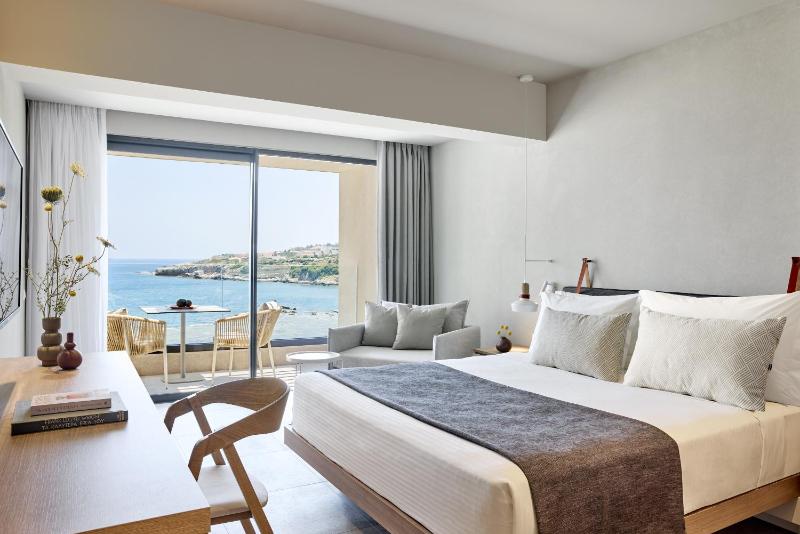 Deluxe Room with Sea View image 1