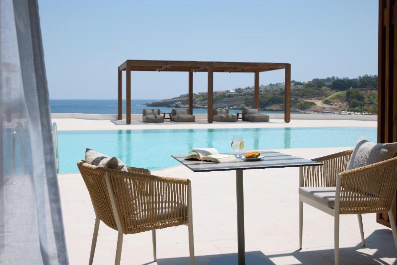 Open Plan Suite with Sharing Pool & Private Sauna image 1