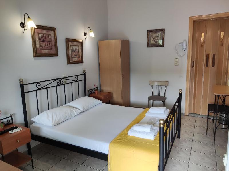 Double Room image 4