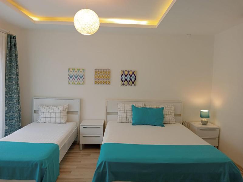 Family Room image 3