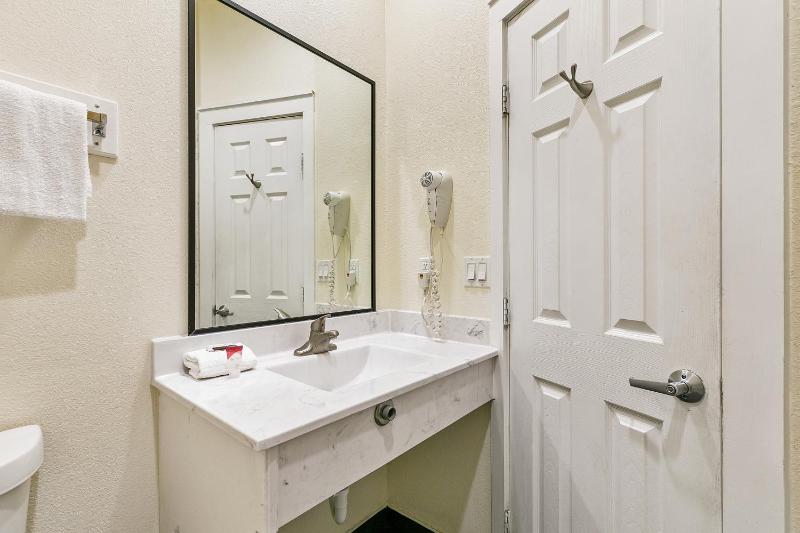 King Room with Bay View image 2