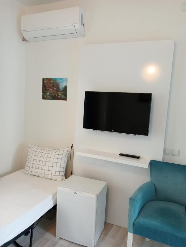 Family Room image 4