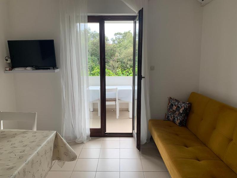 Two-Bedroom Apartment with Sofa Bed and Garden View image 3