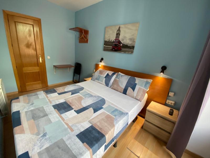 Double Room with Balcony image 2