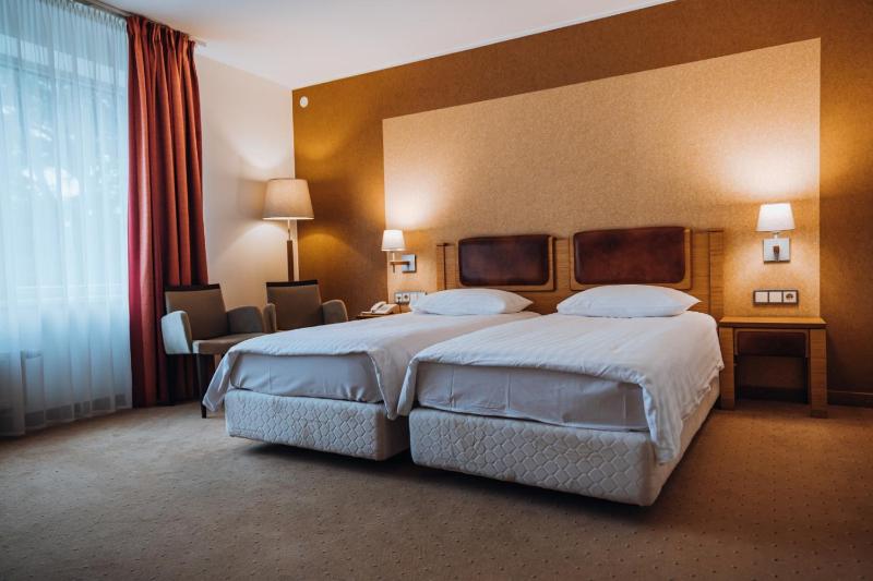 Twin Room with Morning Spa Access image 4