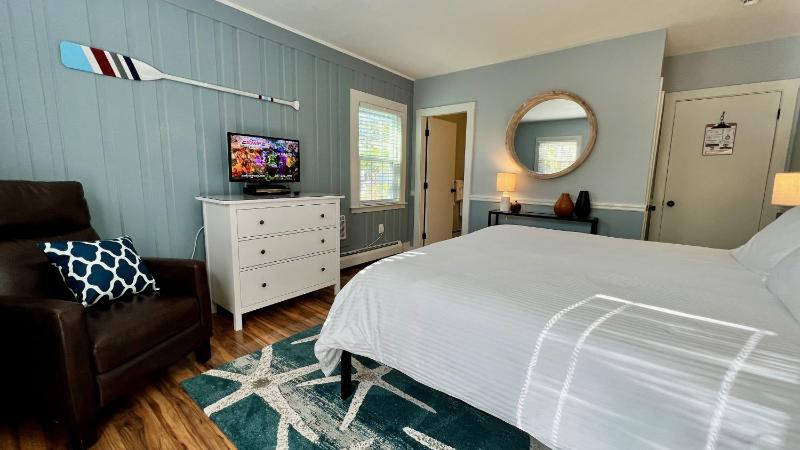 King Room image 3