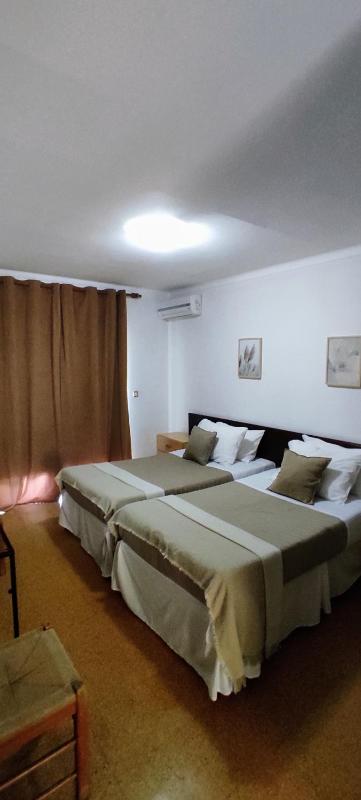 Basic Twin Room image 4