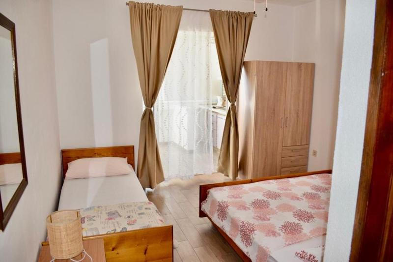 Studio Apartment with Sea View image 1