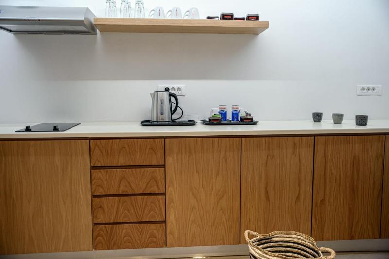 Central Hostel Oia - image 9