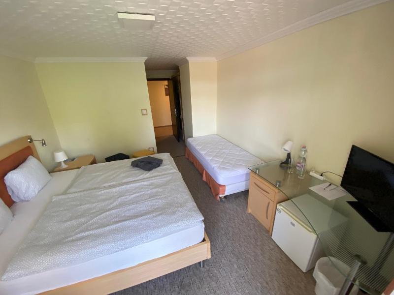 Triple Room with Balcony image 3