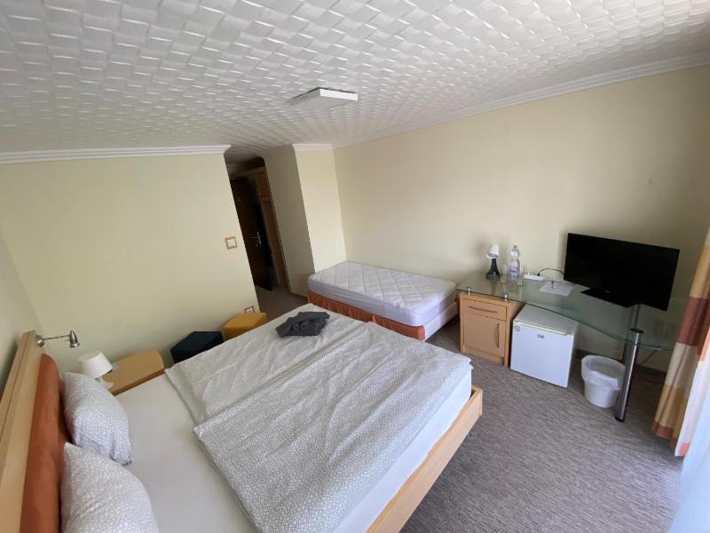 Triple Room with Balcony image 2