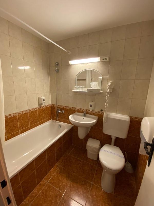 Triple Room with Balcony image 1