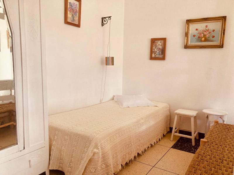 Double Room with Terrace and Sea View   image 4