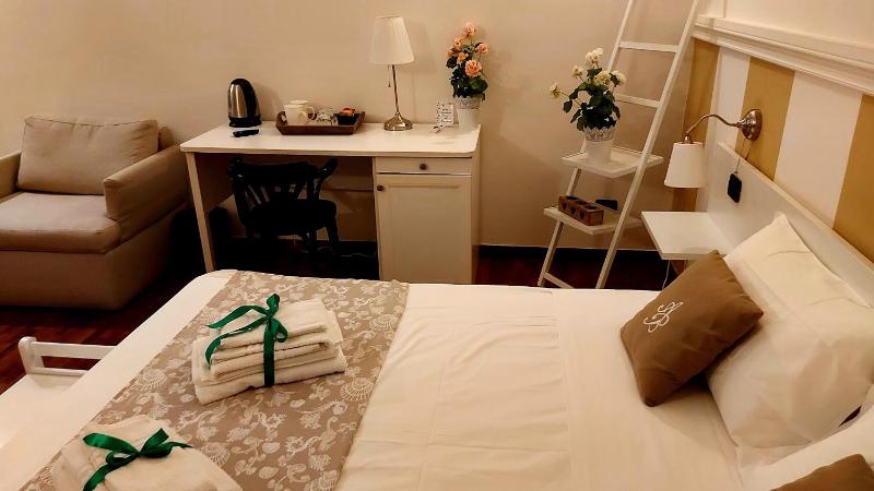 Deluxe Room image 4