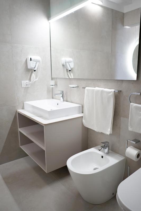 One-Bedroom Apartment image 4