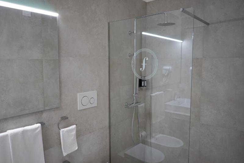 One-Bedroom Apartment image 3