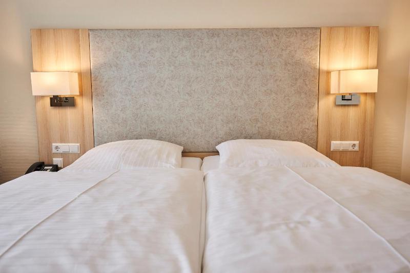Superior Double Room image 4