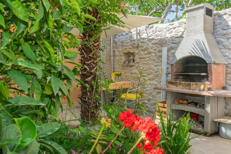 Eleonora Apartments Free Parking Garden & 5 Min to Beach - image 11