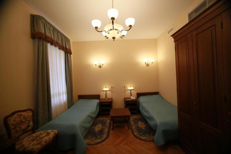 Standard Twin Room image 1