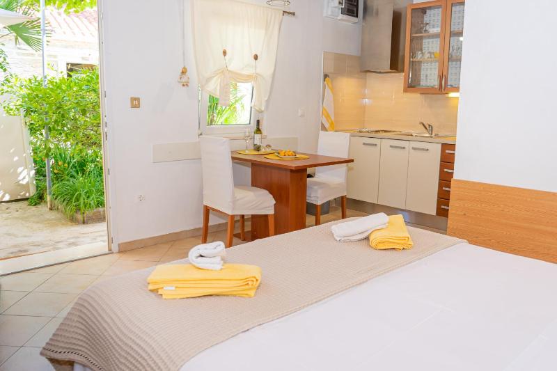 Eleonora Apartments Free Parking Garden & 5 Min to Beach - image 35