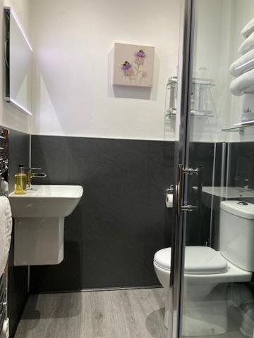 Double Room image 4