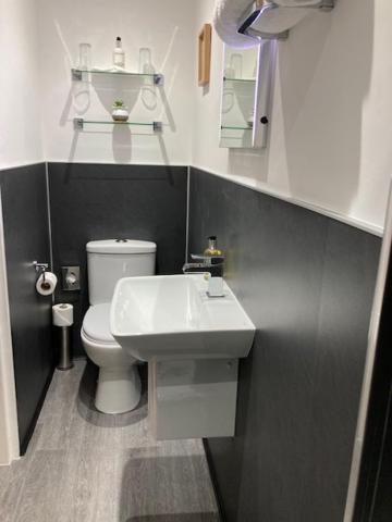 Small Double Room image 1