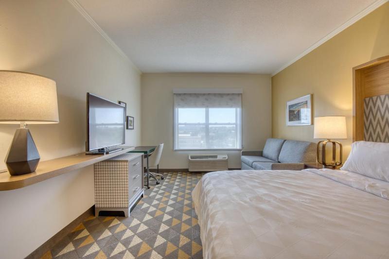 Standard King Room - Top Floor image 2
