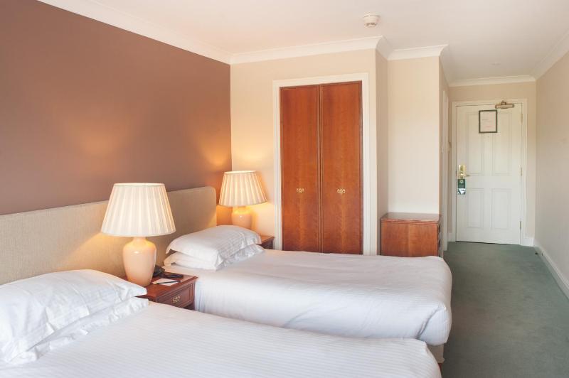 Twin Room image 3