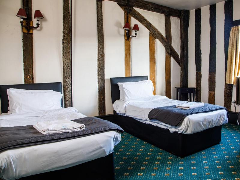 Twin Room with Shared Bathroom image 1