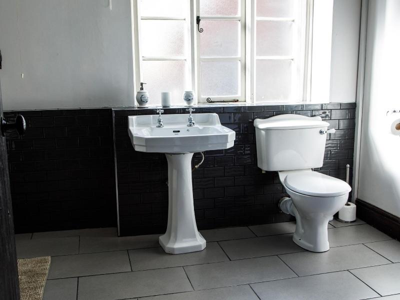 Double Room with Private Bathroom image 3