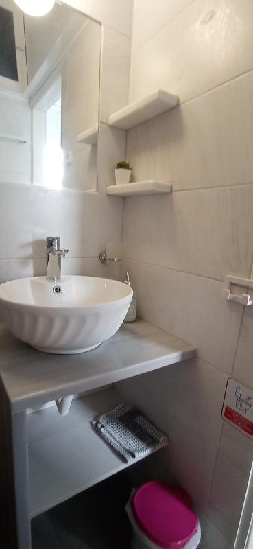 Studio Apartment image 4