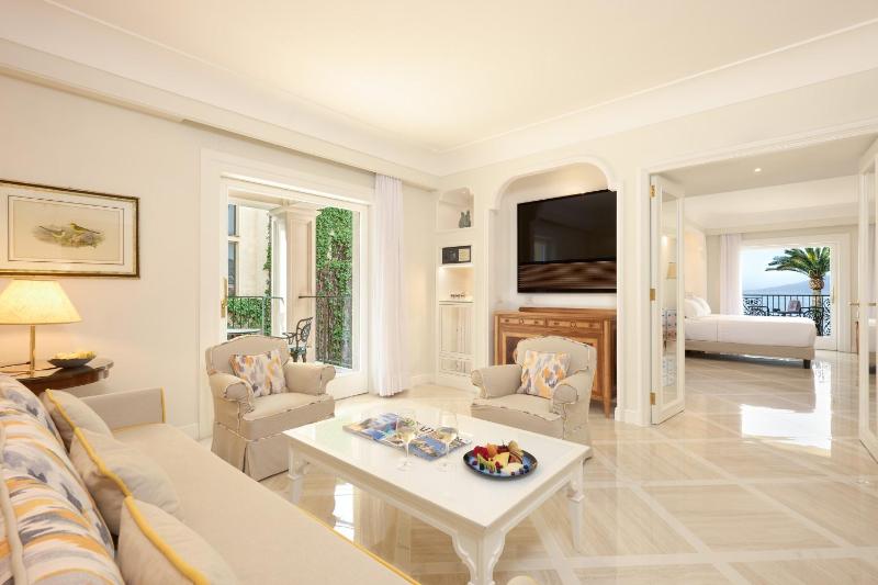 Royal Suite with Sea View image 3