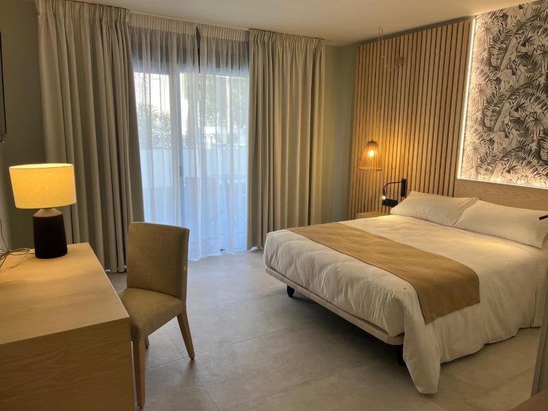 Superior Double or Twin Room with Terrace image 4