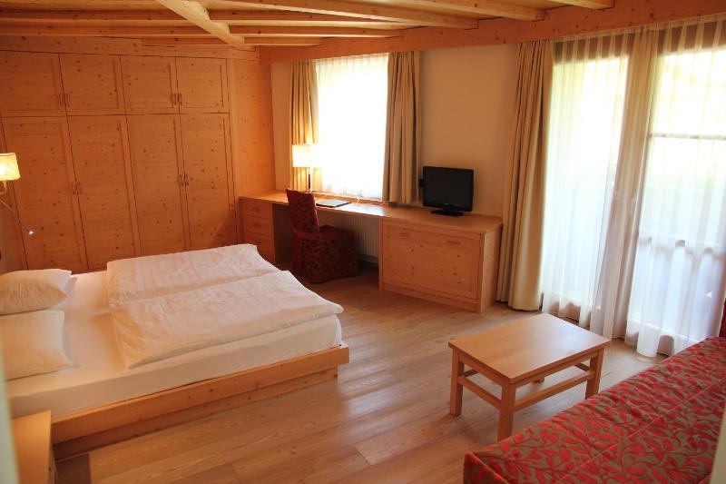 Triple Room with Balcony image 3