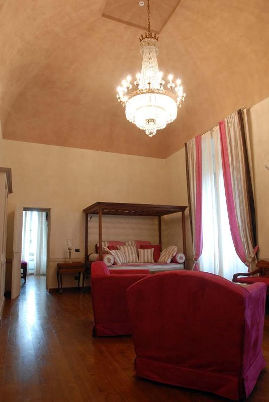 Superior King Suite image 4