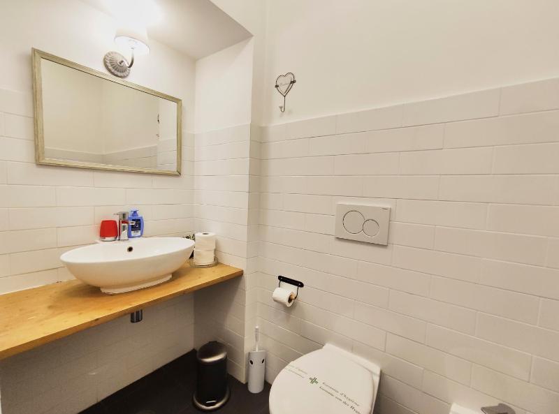 Superior Triple Room with Private Internal Bathroom image 4