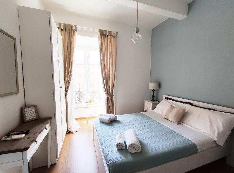 Double Room with Shared Bathroom image 2