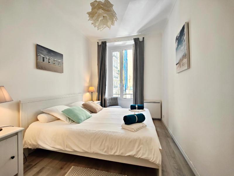Cosy Meyerbeer by Booking Guys - image 13
